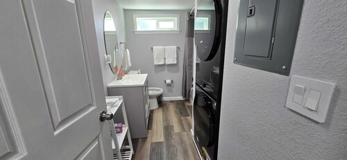 Charming 1-BR Unit | Near Memorial Hospital, Parks & Shops