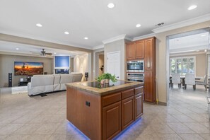 Interior - Luxury  Getaway, Yosemite, Central to Attractions (Riverbank)