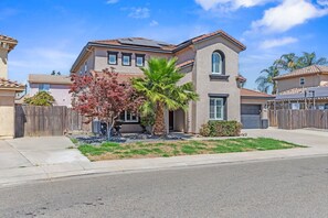 Exterior - Luxury  Getaway, Yosemite, Central to Attractions (Riverbank)