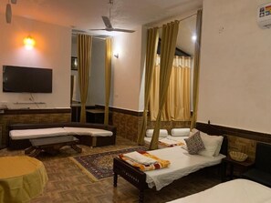 In-room safe, desk, soundproofing, free WiFi