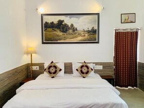 Deluxe Double Room, Garden View | In-room safe, desk, soundproofing, free WiFi