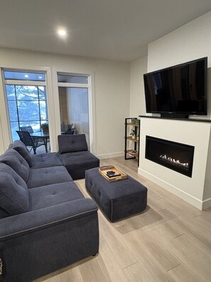 TV, fireplace, stereo - Lynx Spa et confort à Orford (Orford)