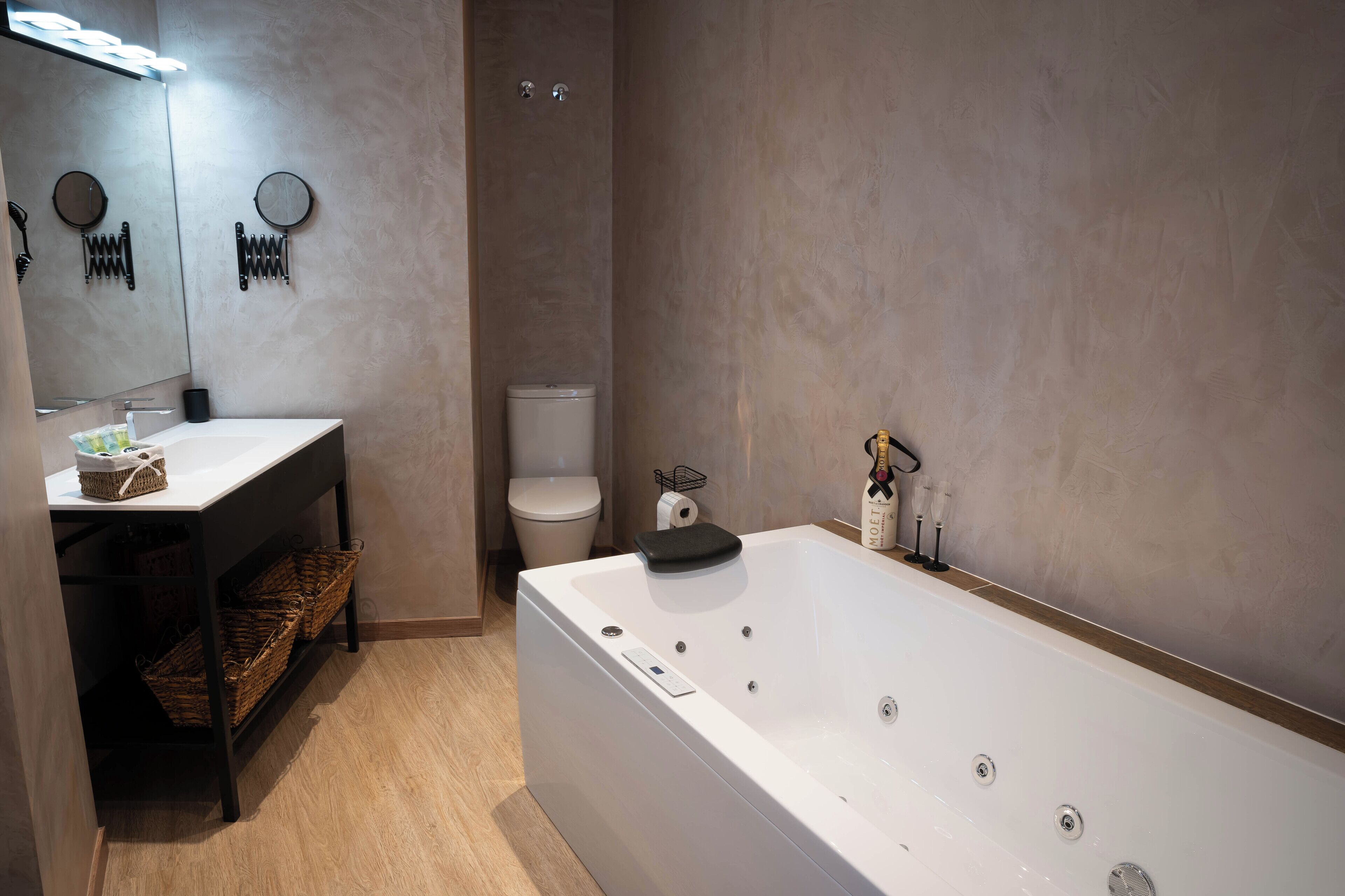 Deluxe Double Room, Garden View | In-room safe, desk, blackout drapes, soundproofing