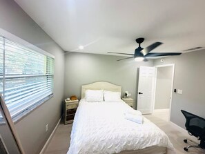1 bedroom, WiFi, bed sheets - Convenient 1/1 Condo in Clearwater (Clearwater)