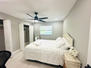 1 bedroom, WiFi, bed sheets - Convenient 1/1 Condo in Clearwater (Clearwater)