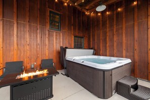 Indoor spa tub