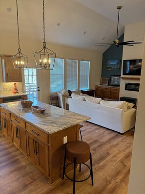 TV, fireplace - Hot Springs Hill House (Hot Springs)