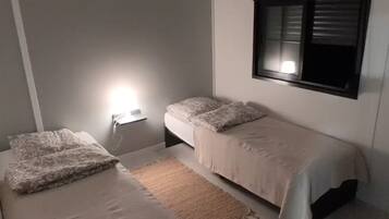 Strykjärn/strykbräda, internet och sängkläder