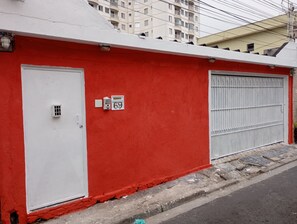 Exterior detail - Private room available for daily rates in Tatuapé, free parking on site, near Brás. (São Paulo)