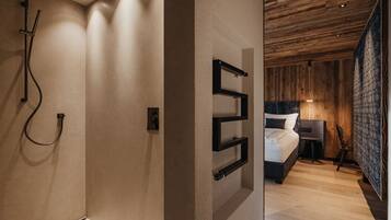 Bügeleisen/Bügelbrett, kostenloses WLAN, Bettwäsche