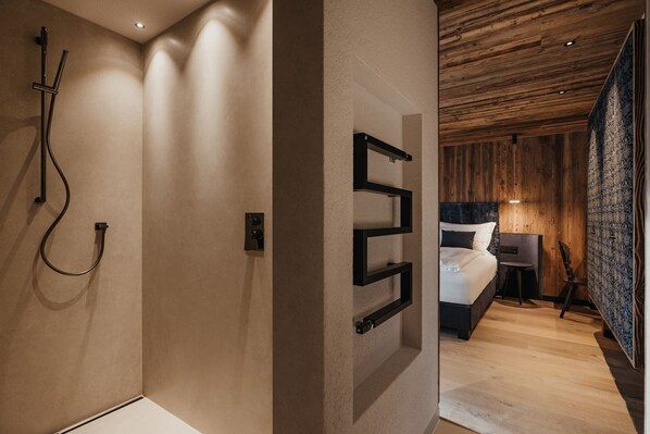 Iron/ironing board, free WiFi, bed sheets - Chalet Lavinia by My Villa Collection (Selva Gardena)