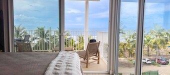 2/2 Ocean Front Condo built in 2024.  Amazing views, location and PURE VIDA.