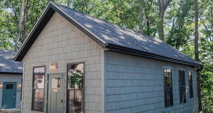 Bellflower - Cozy One Bedroom Villa at Petite Acres