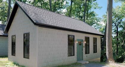 Goldenrod -Upscale 2 Bedroom at Petite Acres