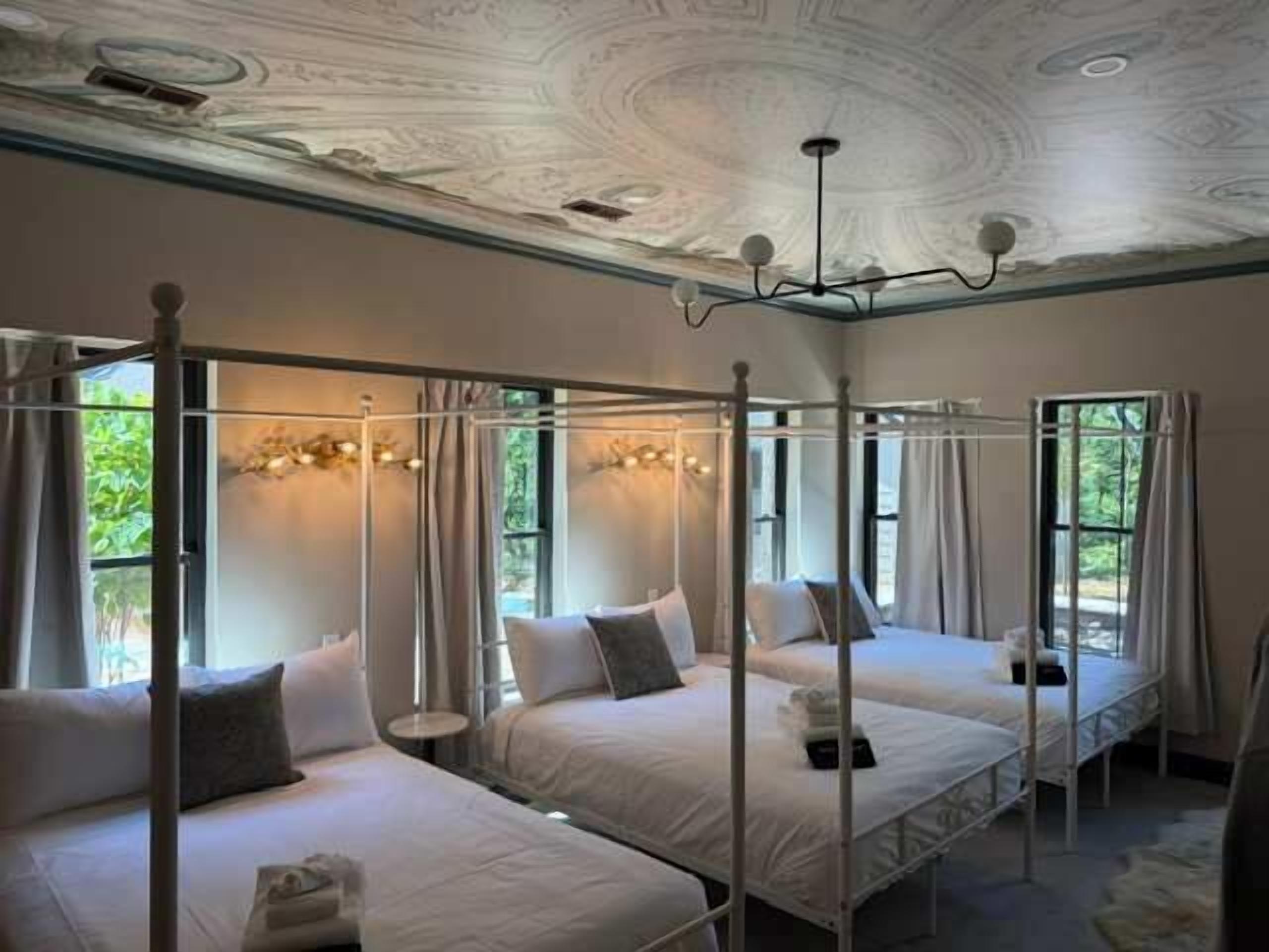 WiFi, bed sheets