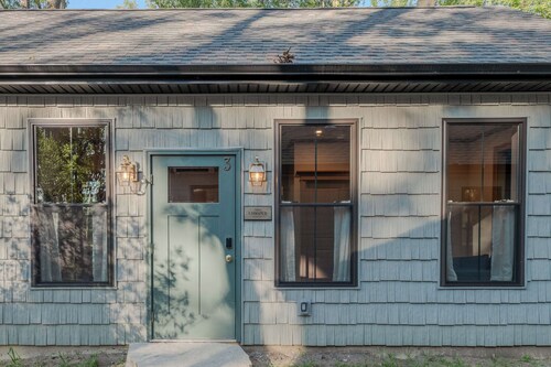 Larkspur - Upscale 2 Bedroom Villa at Petite Acres
