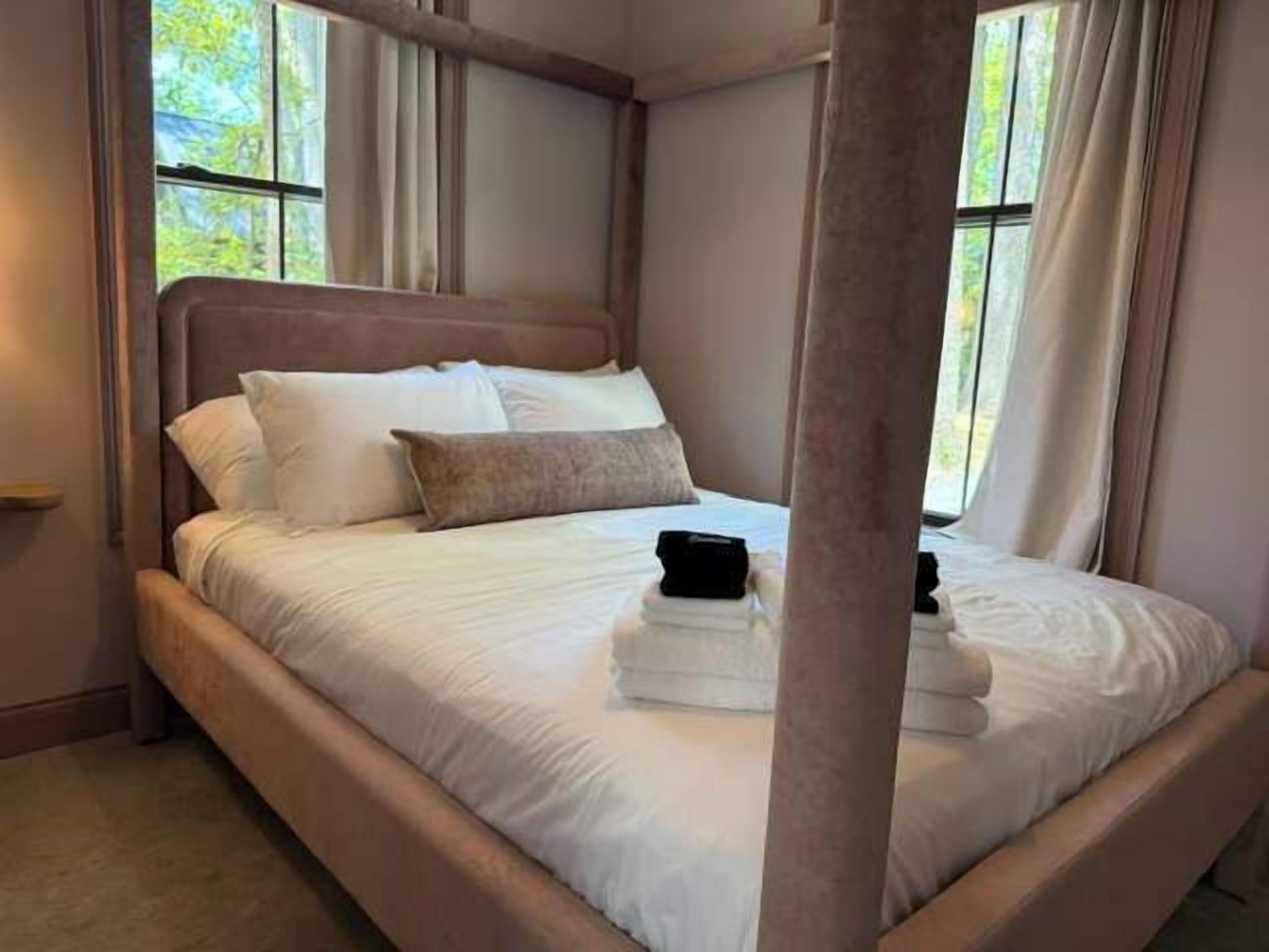 WiFi, bed sheets