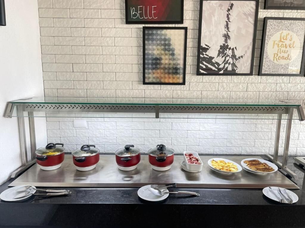 朝食 (ビュッフェ)、毎日提供 (無料)