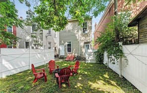 Terrace/patio - Modern, Cozy, and Convenient 2-bedroom house in the heart of Cincinnati (Cincinnati)