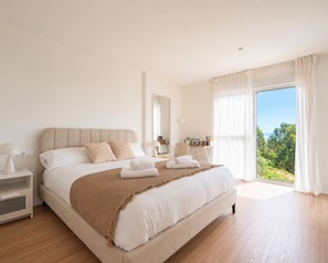 1 bedroom, WiFi, bed sheets - Sea View Apartment with Pool on the Coast of Galicia (Cangas)