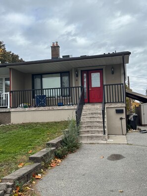 Exterior detail - Home Stay Trip Connector (Toronto)