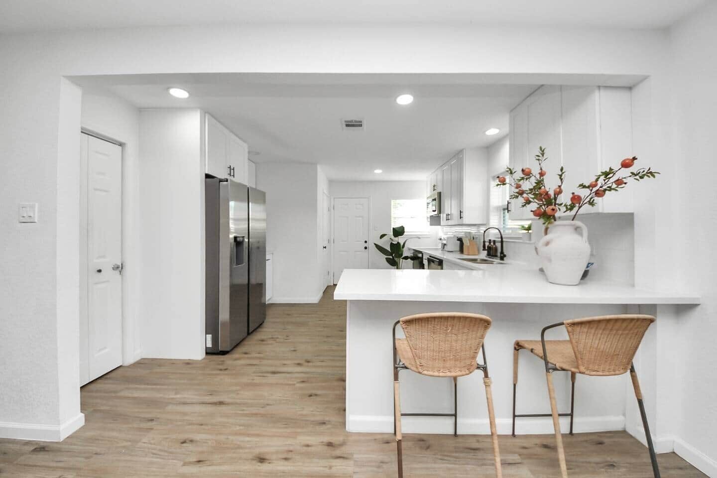 Kjøleskap, mikrobølgeovn, ovn og oppvaskmaskin