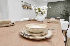 Dining - Springrock Urban Getaway| POOL (Houston)