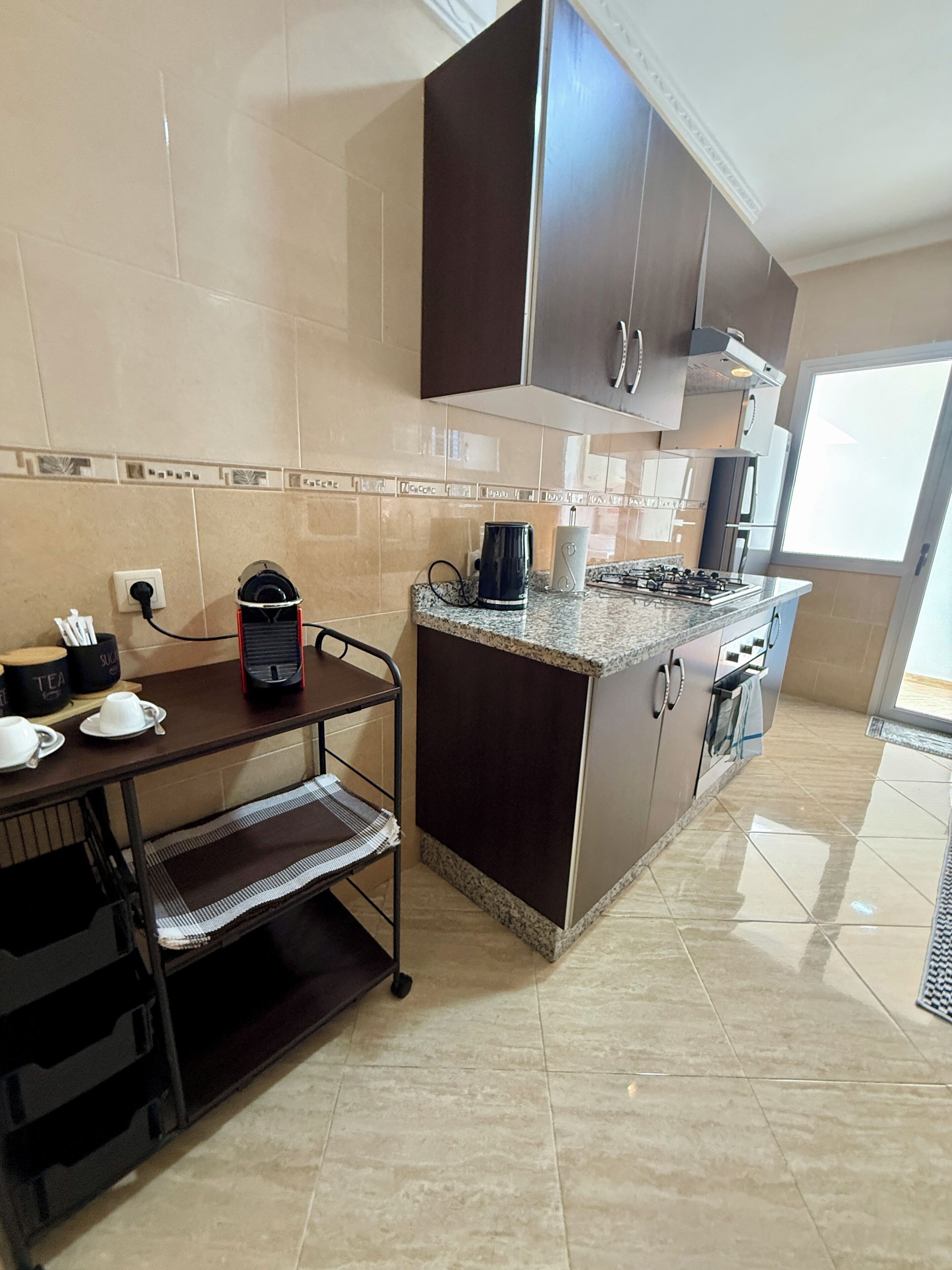 Microondas, horno, placa de cocina, lavavajillas