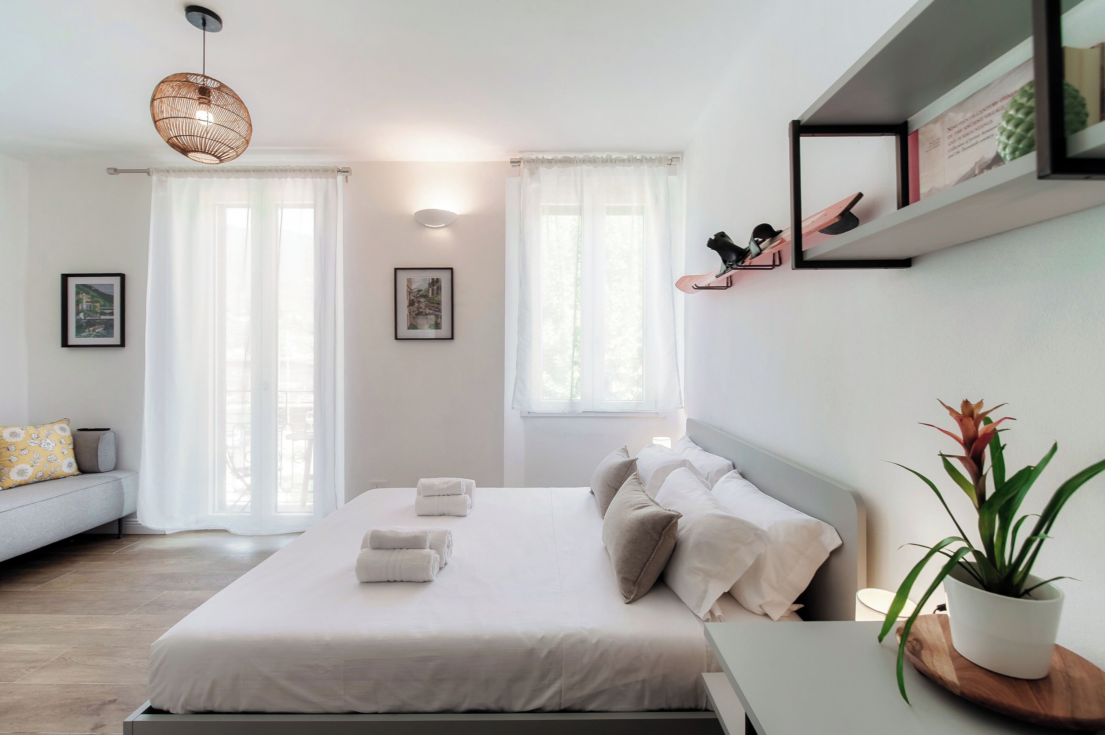 Iron/ironing board, WiFi, bed sheets