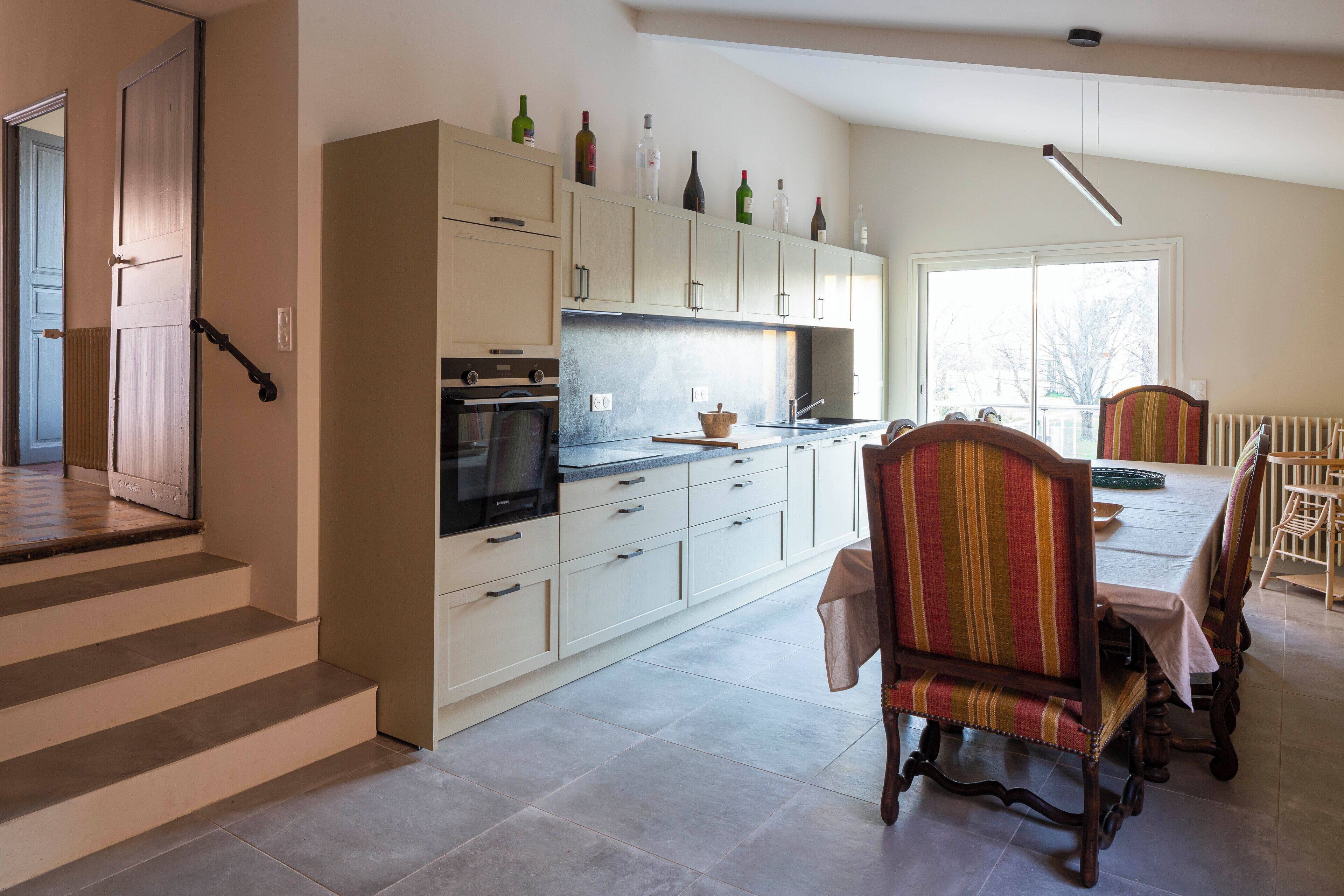 Micro-ondes, four, plaque de cuisson, lave-vaisselle