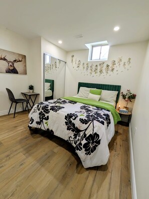 Iron/ironing board, WiFi, bed sheets