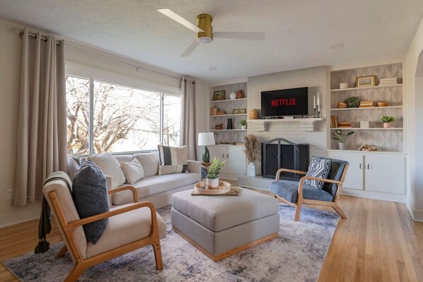 TV, ping pong - Central Oasis | Private Pool - KNG BD & Game Room (Lynchburg)