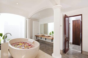 Hair dryer, towels - Spacious 4BR Garden Villa | Walk To Legian Beach (Legian)