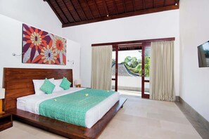 Iron/ironing board, WiFi, bed sheets - Spacious 4BR Garden Villa | Walk To Legian Beach (Legian)