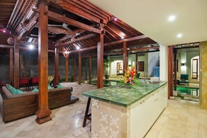 Property grounds - Spacious 4BR Garden Villa | Walk To Legian Beach (Legian)