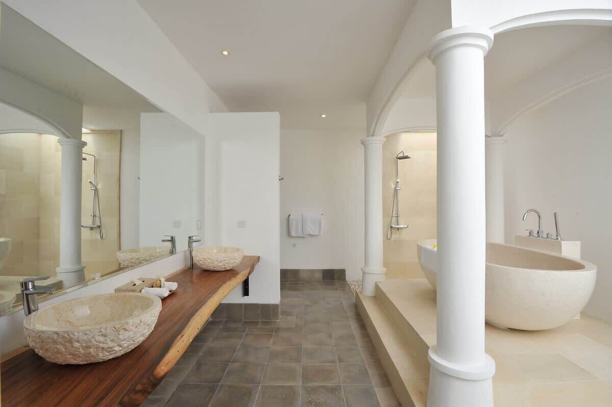 Hair dryer, towels