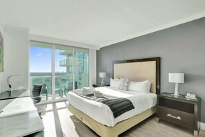 Iron/ironing board, WiFi, bed sheets - Stylish Studio at The Arya in Coconut Grove (Miami)