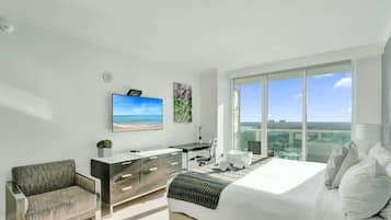 BĂŒgeleisen/BĂŒgelbrett, WLAN, BettwĂ€sche