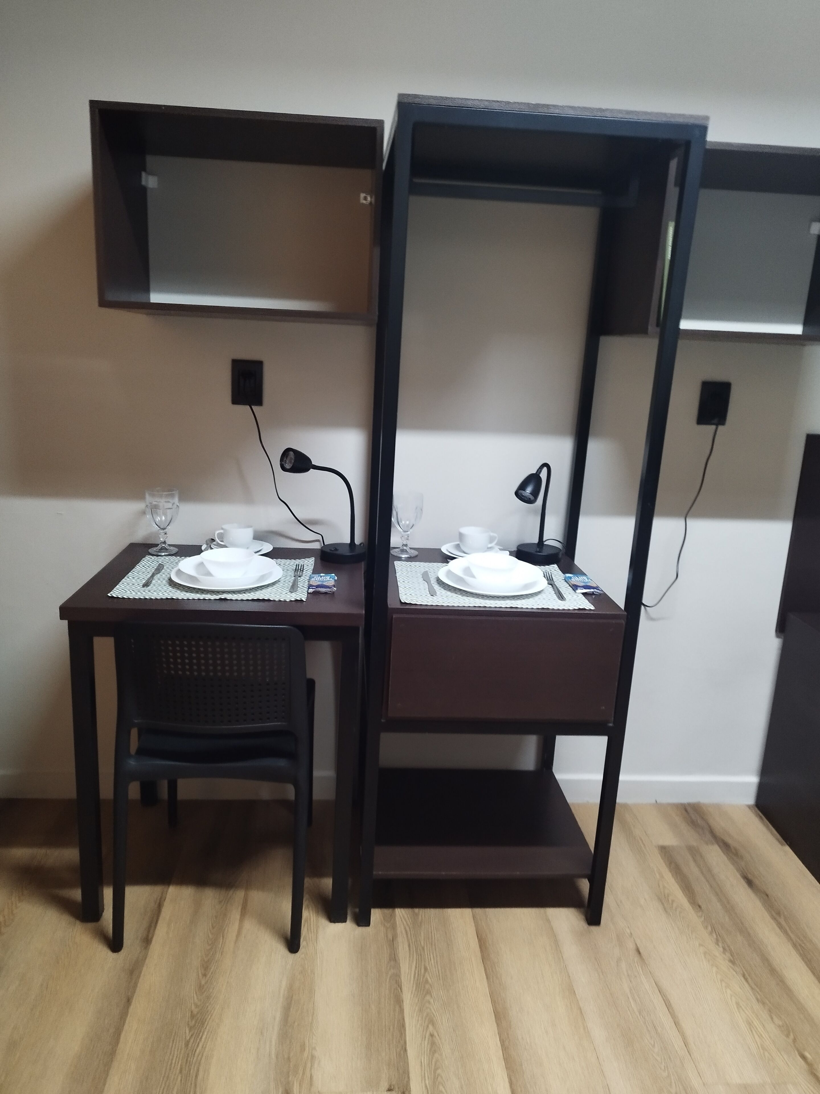 Classic Suite | Desk, laptop workspace, free WiFi