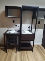 Suíte clássica | Escrivaninha, espaço de trabalho para notebook, Wi-Fi de cortesia