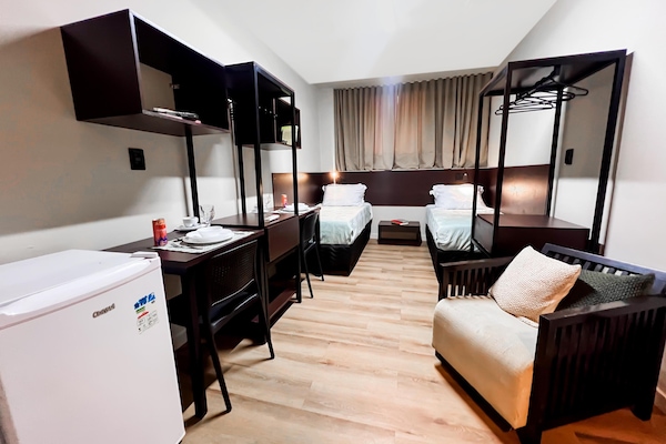 Classic Suite | Desk, laptop workspace, free WiFi