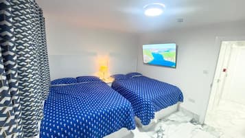 Iron/ironing board, Internet, bed sheets