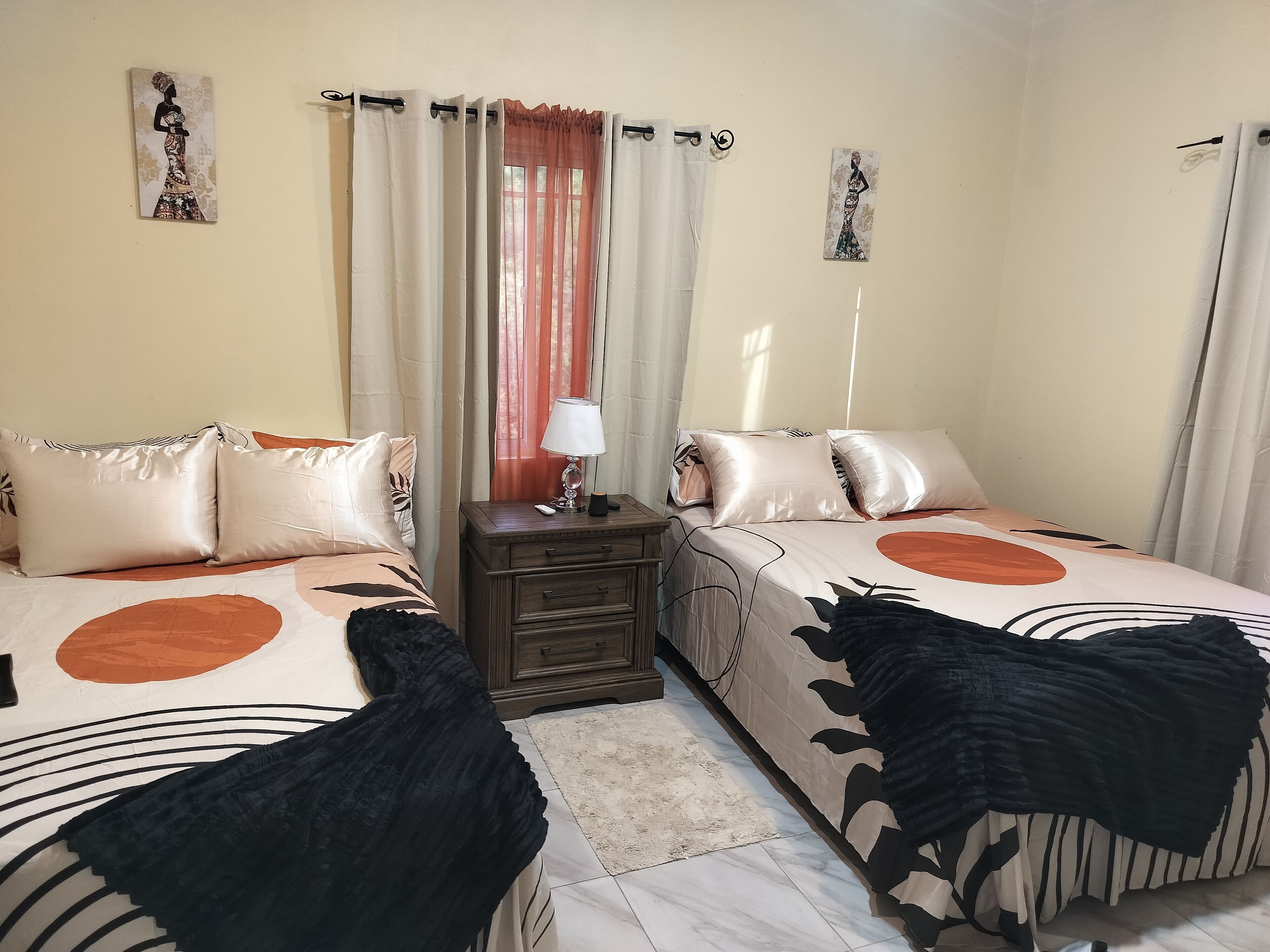 2 chambres, fer et planche à repasser, Wi-Fi gratuit, draps fournis