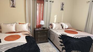 2 室のベッドルーム、アイロン / アイロン台、WiFi (無料)、ベッドシーツ