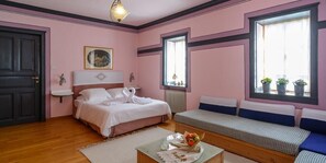 Habitación doble familiar, vista a la montaña | Wifi gratis