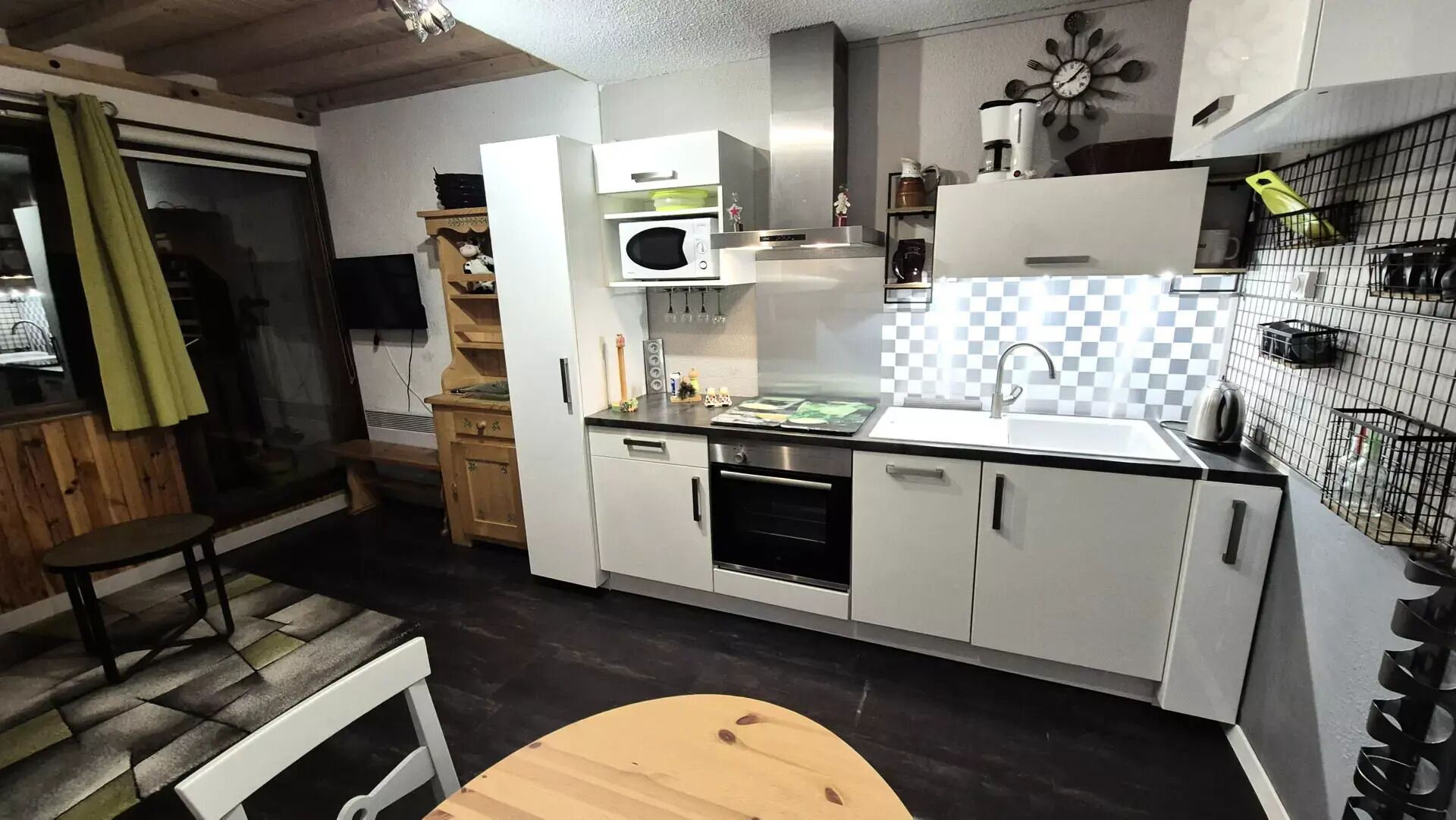 Microwave, dishwasher, cookware/dishes/utensils