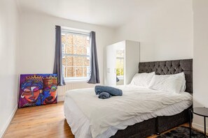 2 bedrooms, iron/ironing board, WiFi, bed sheets - Central London 2BR APT, Ideal for Work & Family, Walk to London Bridge & Eye (London)