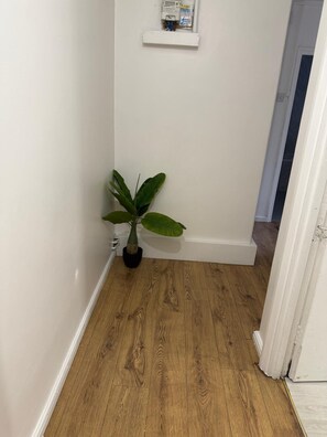 Interior - Central London 2BR APT, Ideal for Work & Family, Walk to London Bridge & Eye (London)