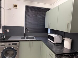 Private kitchen - Central London 2BR APT, Ideal for Work & Family, Walk to London Bridge & Eye (London)