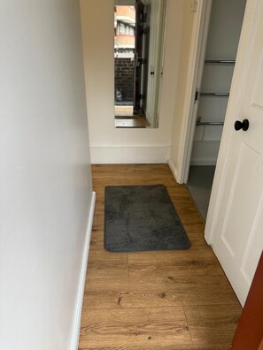 Interior - Central London 2BR APT, Ideal for Work & Family, Walk to London Bridge & Eye (London)